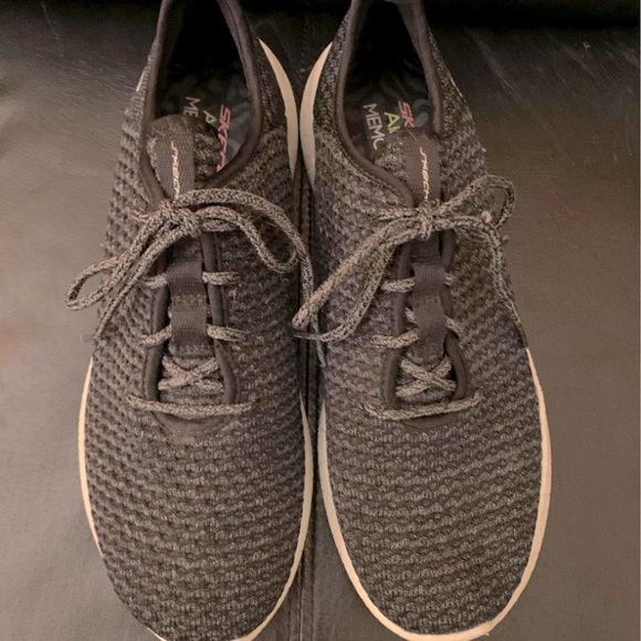 Sketchers sneakers sz 9 - Picture 1 of 4